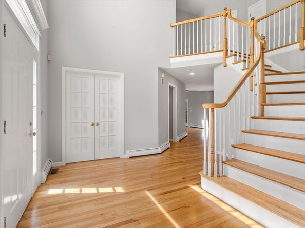 8 Oscars Way, Maynard MA 01754