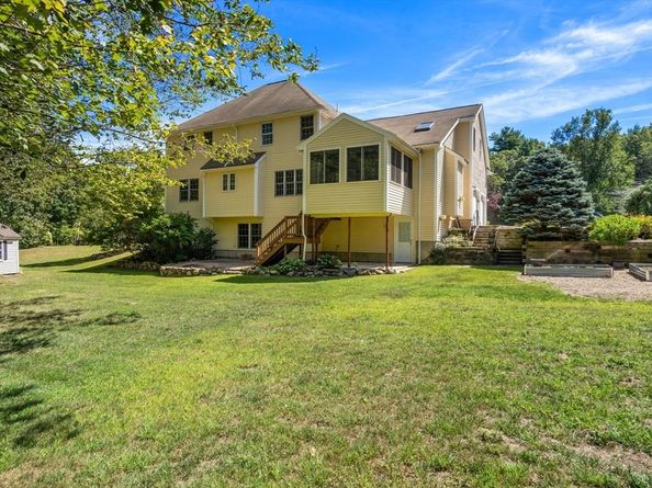 8 Oscars Way, Maynard MA 01754