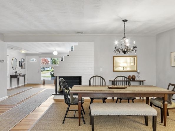 52 Lohnes Rd, Framingham MA 01701