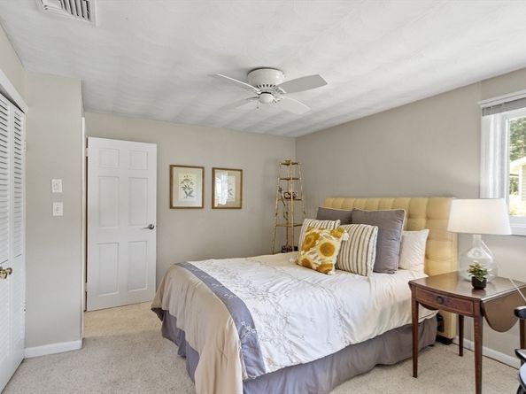 52 Lohnes Rd, Framingham MA 01701