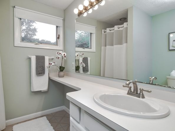 52 Lohnes Rd, Framingham MA 01701