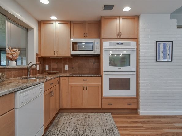 52 Lohnes Rd, Framingham MA 01701