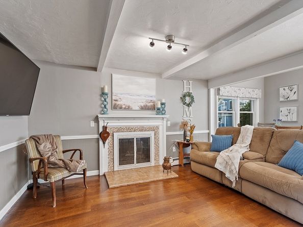 20 4th Lane, Chelmsford MA 01824