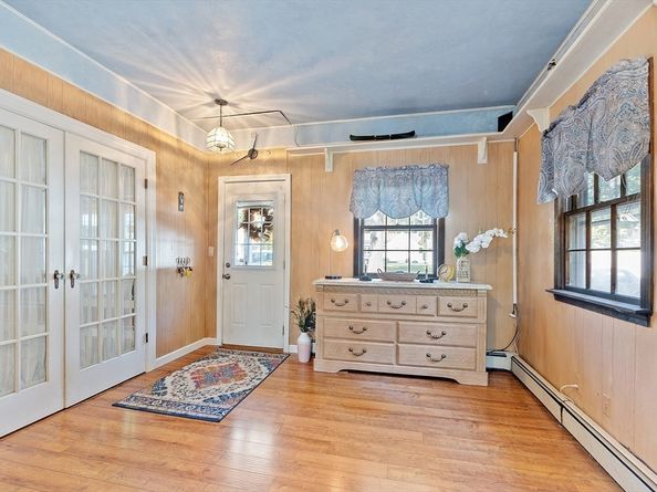 20 4th Lane, Chelmsford MA 01824