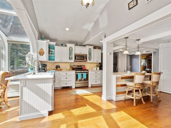20 4th Lane, Chelmsford MA 01824