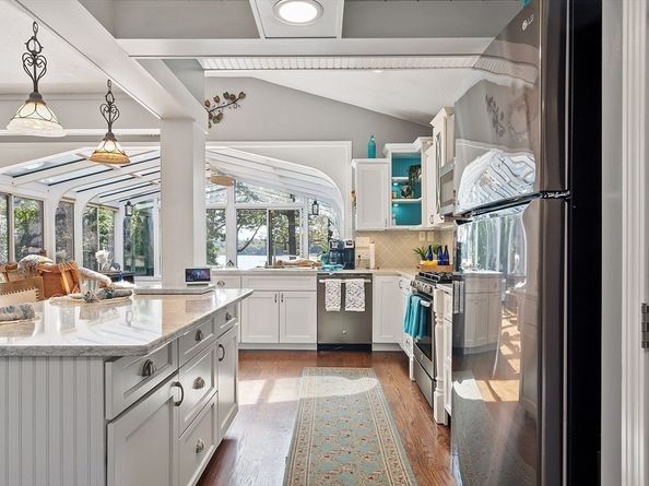 20 4th Lane, Chelmsford MA 01824