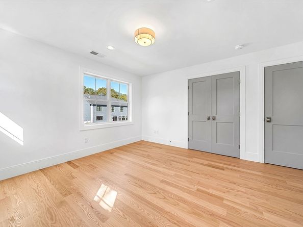 25 Euclid Ave, Natick MA 01760