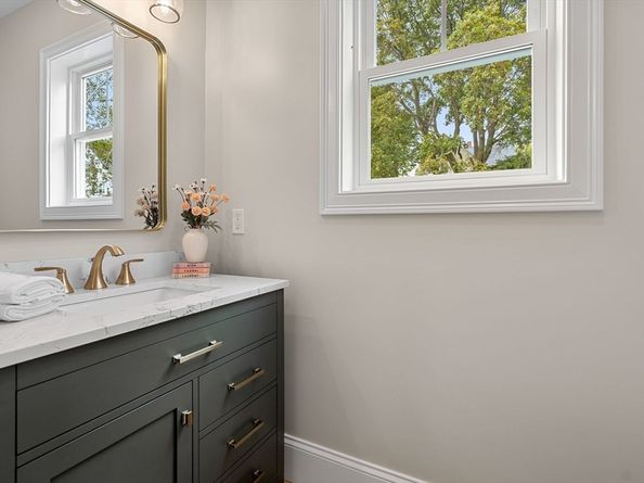 61 Mt Pleasant St, Woburn MA 01801