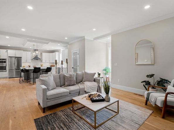 61 Mt Pleasant St, Woburn MA 01801