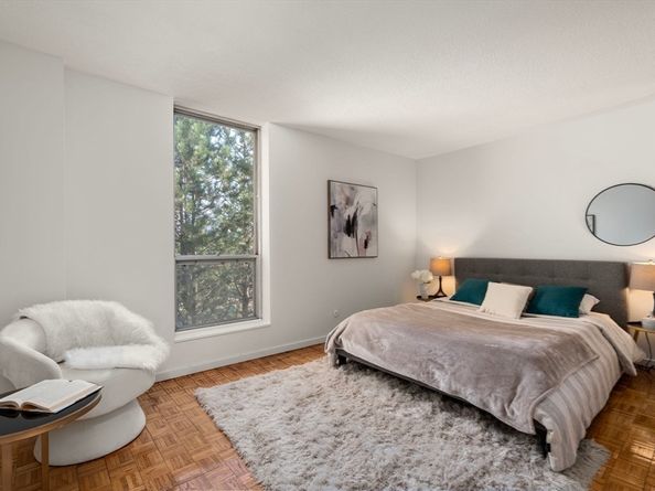 33 Pond Ave 523, Brookline MA 02445