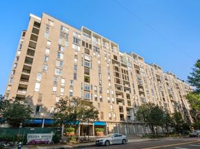 33 Pond Ave 523, Brookline MA 02445