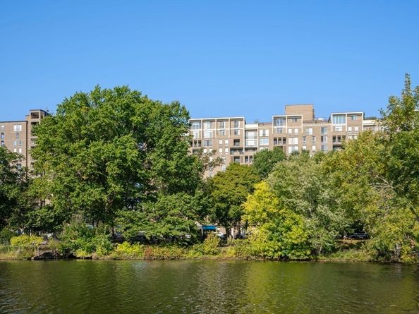 33 Pond Ave 523, Brookline MA 02445
