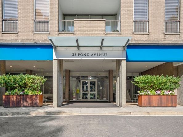 33 Pond Ave 523, Brookline MA 02445