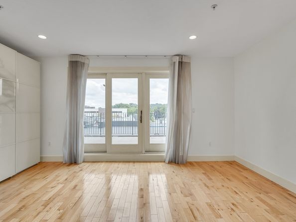 533 Cambridge St 311, Boston MA 02134