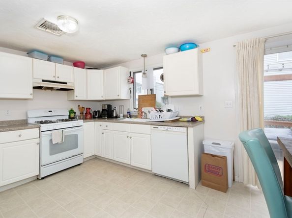 164 Grove St, Waltham MA 02453