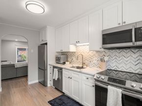 23 Westgate Rd 6, Boston MA 02467