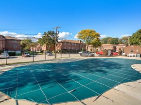 23 Westgate Rd 6, Boston MA 02467