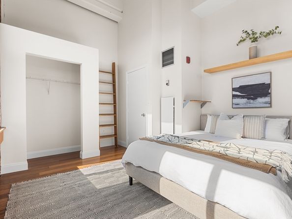320 W 2nd St 502, Boston MA 02127