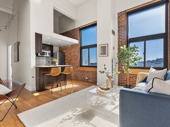 320 W 2nd St