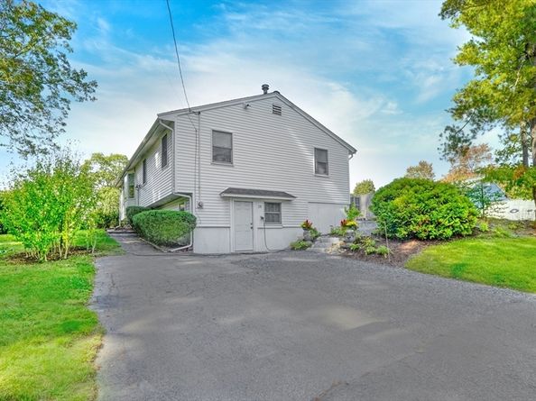 28 Border Rd, Holbrook MA 02343