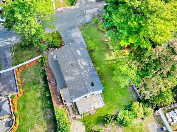 28 Border Rd, Holbrook MA 02343