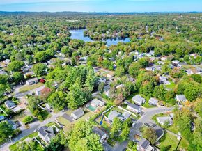 28 Border Rd, Holbrook MA 02343