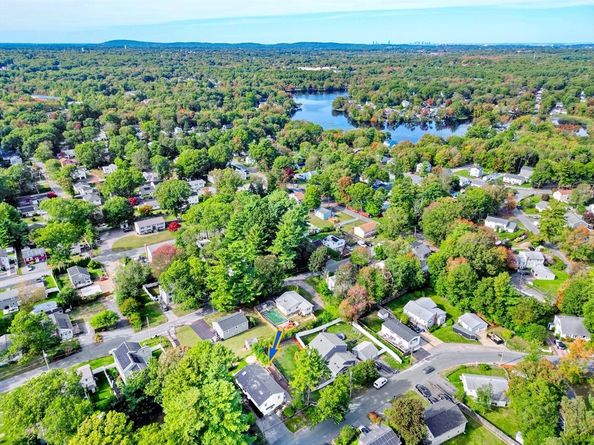 28 Border Rd, Holbrook MA 02343