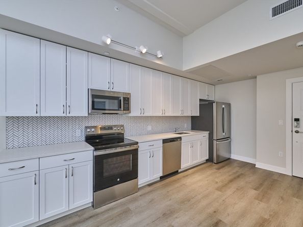 133 Salem St 412, Revere MA 02151
