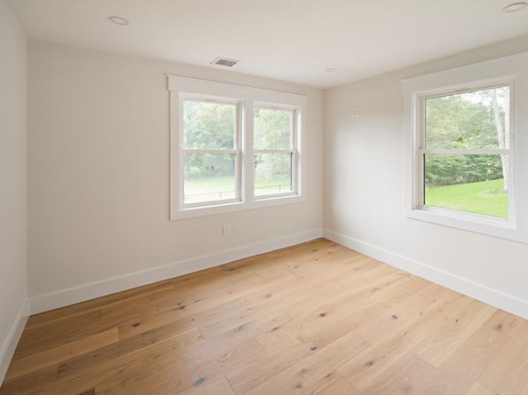 26 Maple St, Northborough MA 01532