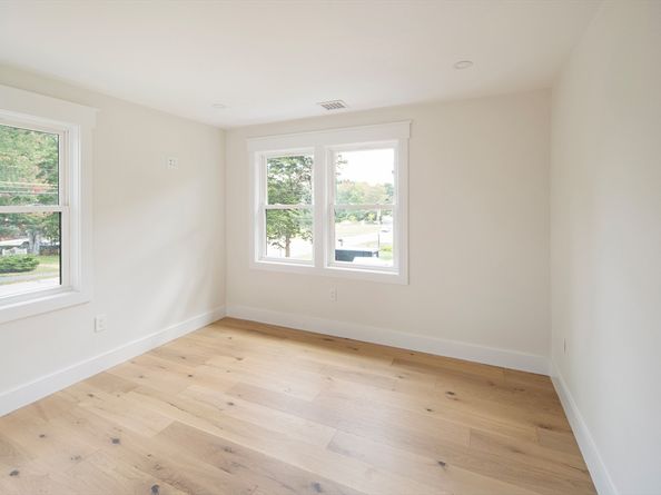 26 Maple St, Northborough MA 01532