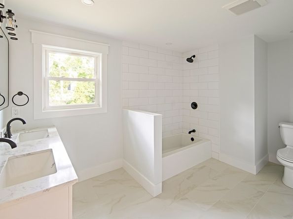 26 Maple St, Northborough MA 01532