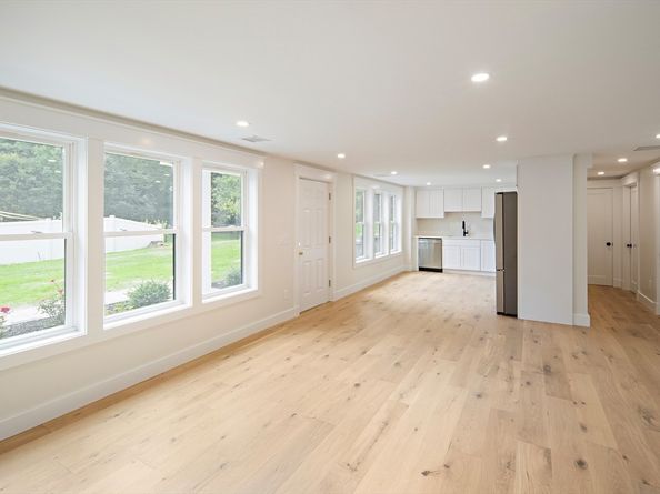 26 Maple St, Northborough MA 01532