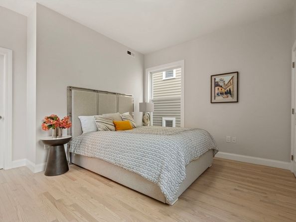 587 E Broadway 3, Boston MA 02127