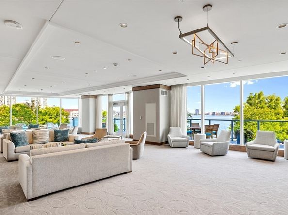 50 Liberty Dr 10K, Boston MA 02210