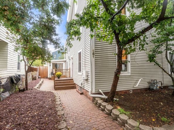 161 Hamilton St 161, Cambridge MA 02139