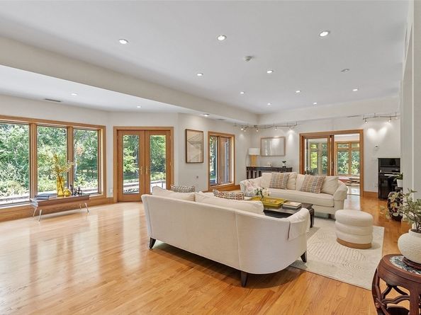 16 Solomon Pierce Rd, Lexington MA 02420