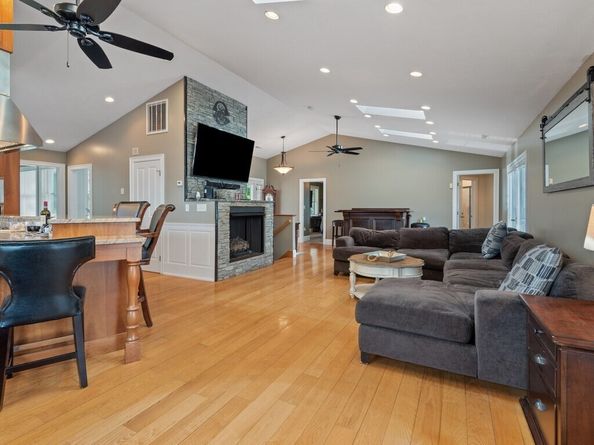 137 Main St, Oxford MA 01540