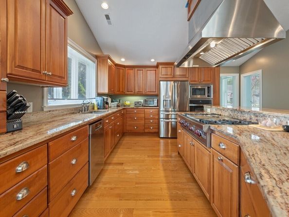 137 Main St, Oxford MA 01540