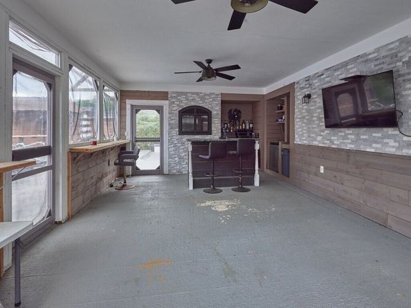 137 Main St, Oxford MA 01540