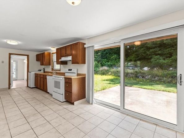 9 Massachusetts Ave, Brockton MA 02302