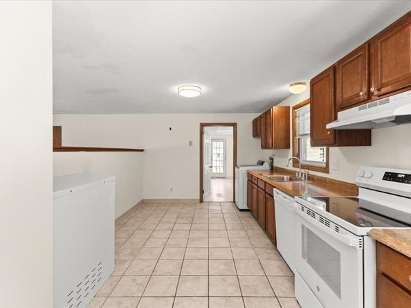 9 Massachusetts Ave, Brockton MA 02302