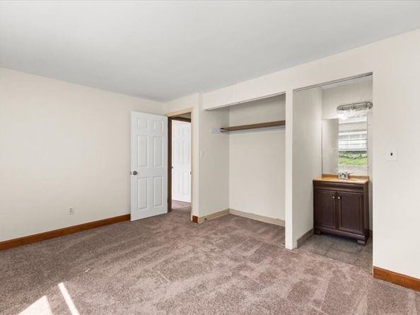 9 Massachusetts Ave, Brockton MA 02302