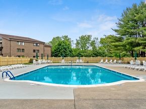 8 Ledgewood Way 17, Peabody MA 01960