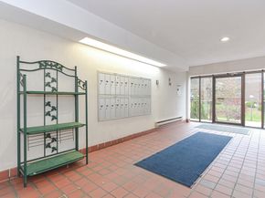 8 Ledgewood Way 17, Peabody MA 01960