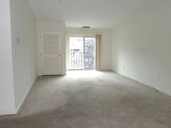 8 Ledgewood Way 17, Peabody MA 01960