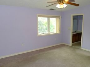 8 Ledgewood Way 17, Peabody MA 01960
