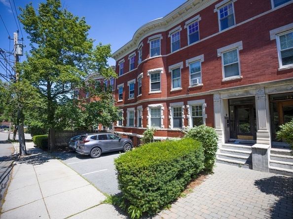 12 Colbourne Crescent 1, Brookline MA 02445