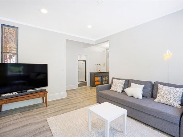 12 Colbourne Crescent 1, Brookline MA 02445