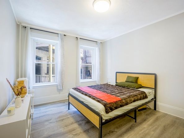 12 Colbourne Crescent 1, Brookline MA 02445