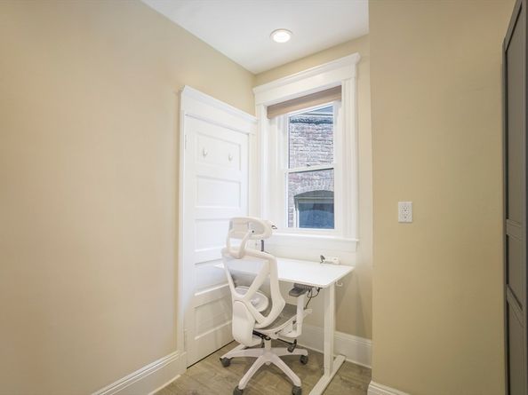 12 Colbourne Crescent 1, Brookline MA 02445
